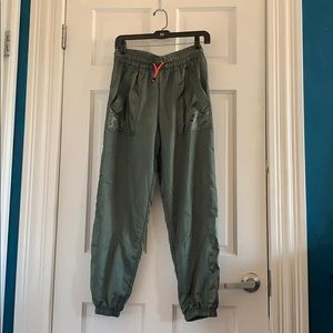 NWT Nike cargo pants women olive green
